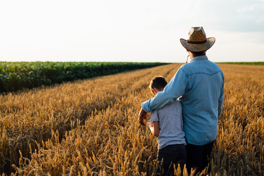 Thoughtful And Perfect Father’s Day Gifts for Your Farmer Dad