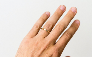 How to stop a ring from turning your finger