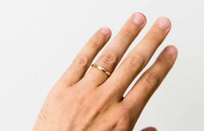 How to stop a ring from turning your finger
