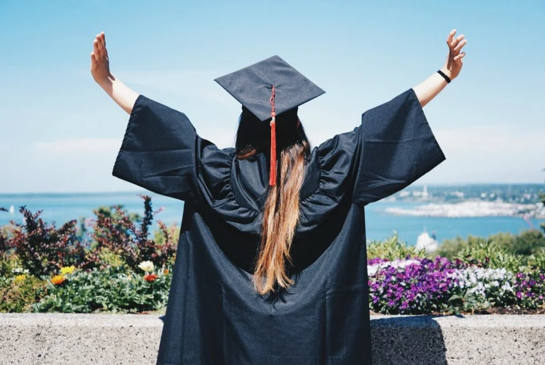 Congratulations, Graduation Wishes, and Messages for Nieces