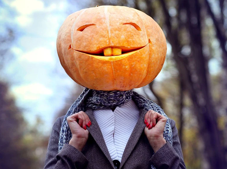 121 Funny Halloween Sayings For Signs That Will Make Your Neighbors Laugh