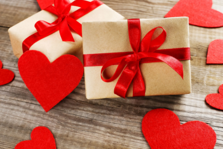 15 Non-Cheesy and Impactful Valentine's Day Gifts For Her