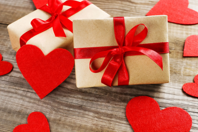 15 Non-Cheesy and Impactful Valentine's Day Gifts For Her