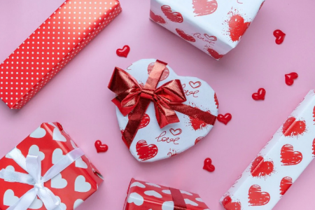 15 Most Popular Valentine's Day Gifts To Buy For Your Special One In 2023