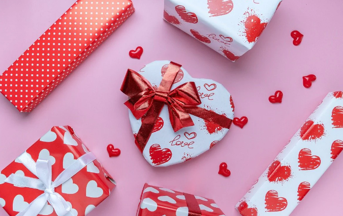 15 Most Popular Valentine's Day Gifts To Buy For Your Special One In 2023