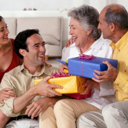 11+ Amazing Gifts To Surprise My Parents On Valentine's Day