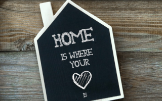 10 Nice Housewarming Gifts To Bring To Someone's House