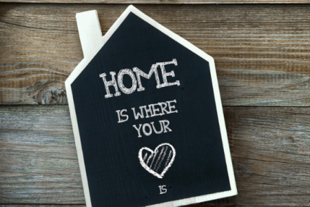 10 Nice Housewarming Gifts To Bring To Someone's House