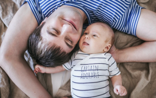19 Unique First Father’s Day Gift To Make Him Glow With Joy