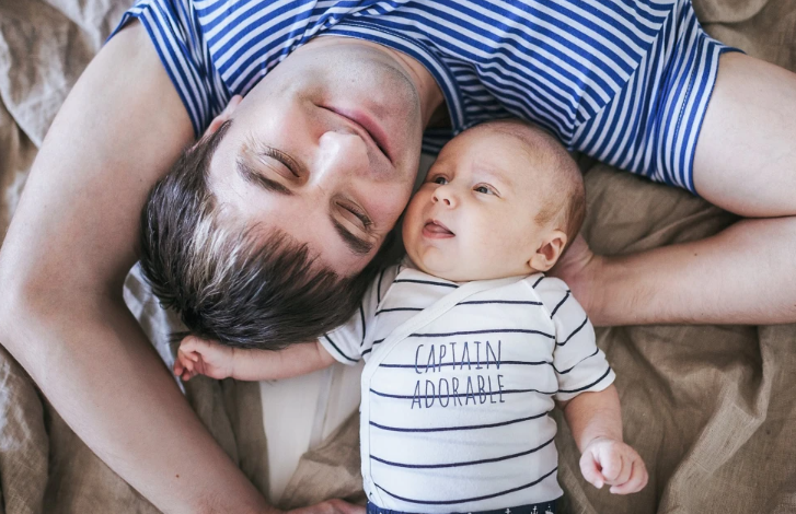 19 Unique First Father’s Day Gift To Make Him Glow With Joy