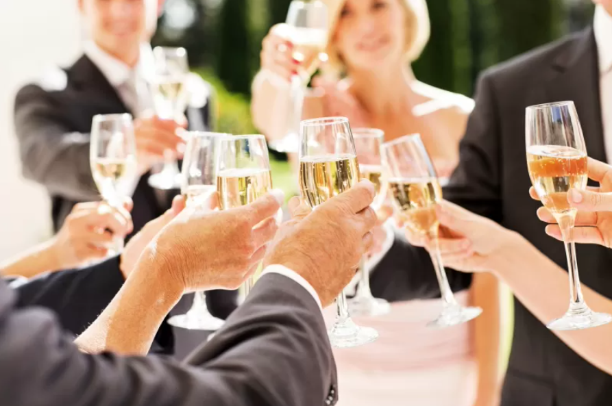 30 Impressive Wedding Anniversary Toast Examples To Use At The Upcoming Wedding