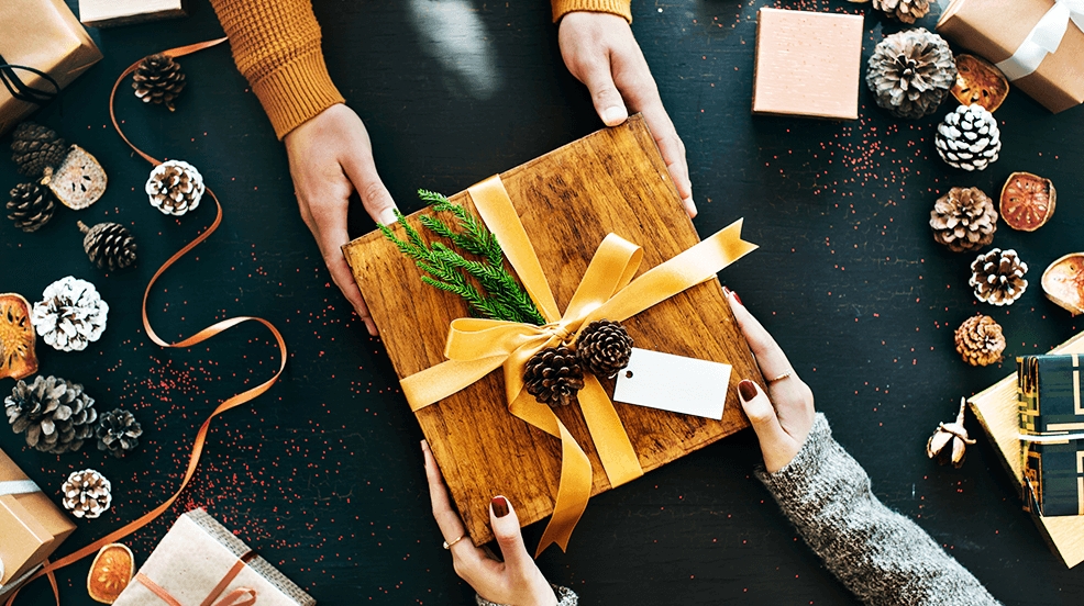 15 Thanksgiving Gifts For Employees To Make Them Feel Appreciated 