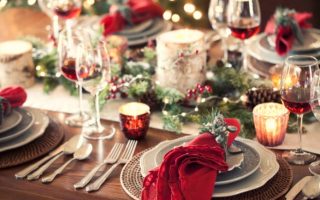 Tis the Season to Dine in Style: A Step-by-Step Guide On How to Set a Stunning Christmas Table