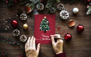 Should I Give My Neighbor a Christmas Card? Navigating Holiday Etiquette