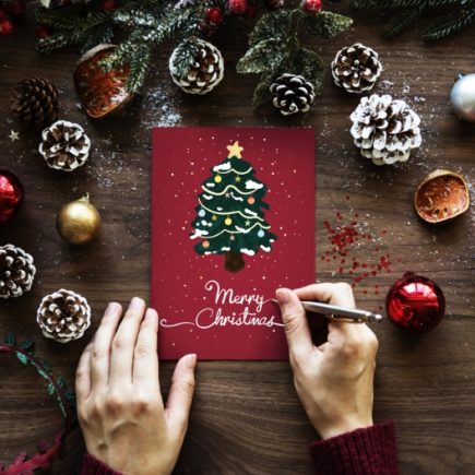 Should I Give My Neighbor a Christmas Card? Navigating Holiday Etiquette