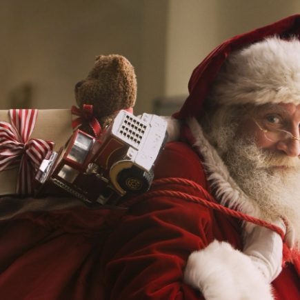 What To Put in a Letter from Santa (8 Exciting Things)