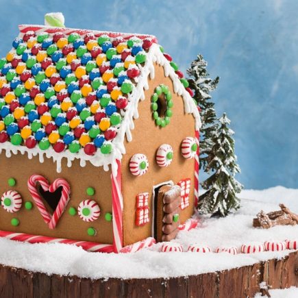 How to Make a Gingerbread House Step by Step: A Festive Guide