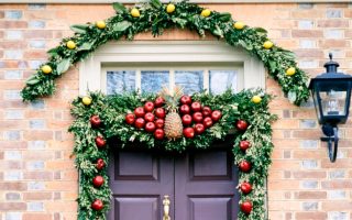 How To Decorate A Door For Christmas (+15 DIY Christmas Door Decoration Ideas)