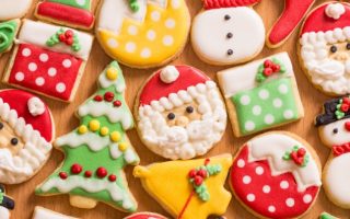 How To Decorate Christmas Cookies Step By Step (+ 10 Cookie Decorating Ideas)