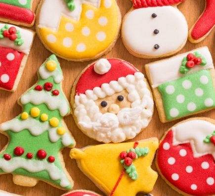 How To Decorate Christmas Cookies Step By Step (+ 10 Cookie Decorating Ideas)