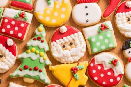 How To Decorate Christmas Cookies Step By Step (+ 10 Cookie Decorating Ideas)
